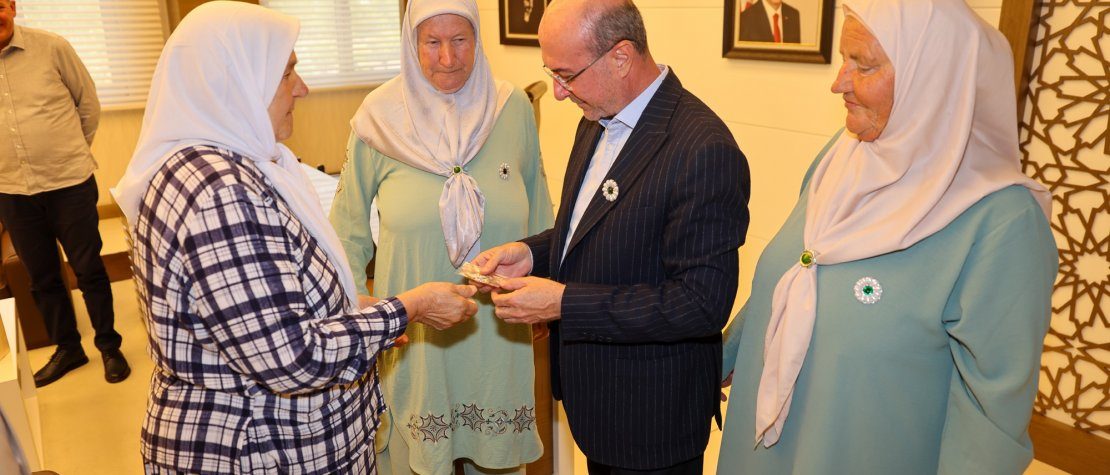 Srebrenitsa Şehit Anneleri Başkan Pekyatırmacı’yı Ziyaret Etti