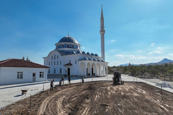 Peyzaj Ve Ağaçlandırma Çalışmaları Sürüyor