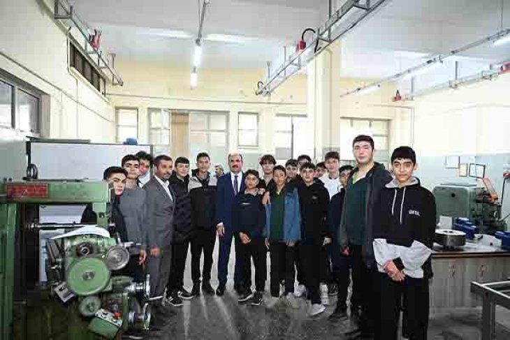 Başkan Altay Selçuklu Mesleki Ve Teknik Anadolu Lisesi Öğrencileriyle Buluştu
