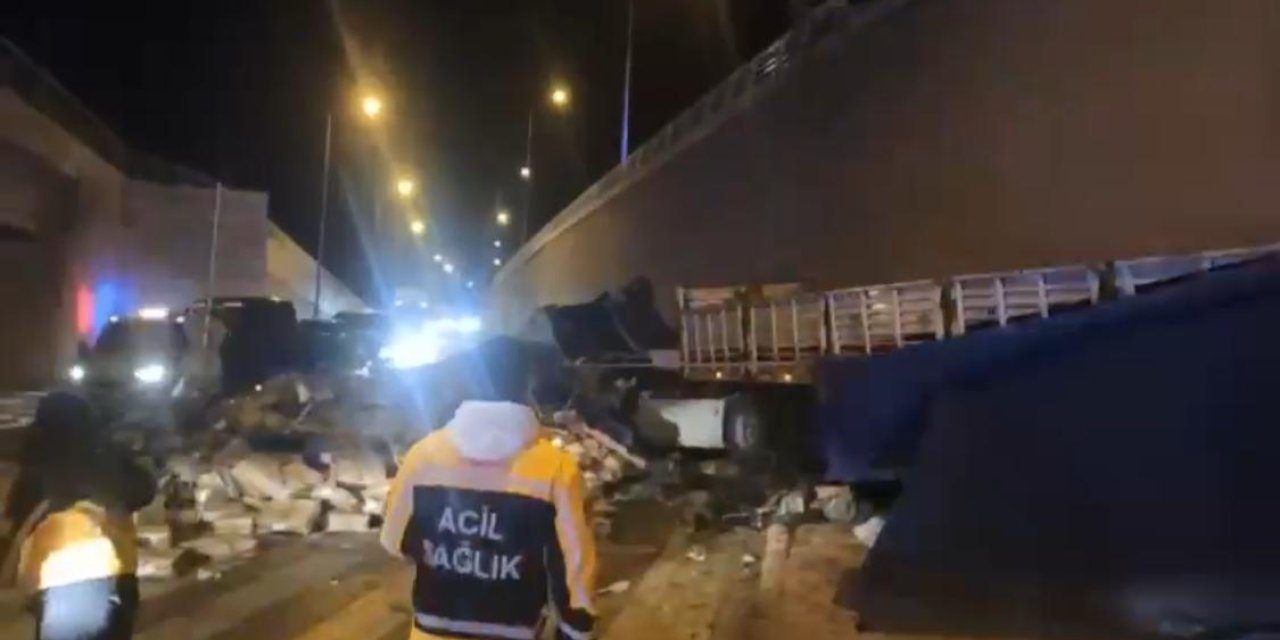 Konya’da TIR üst geçitten uçtu! Ekipler seferber oldu