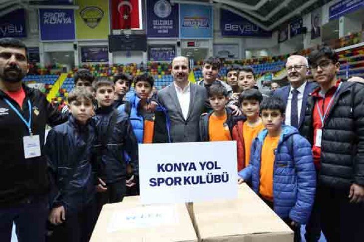 Konya Büyükşehir’den Amatör Spor Kulüplerine 16 Milyon Liralık Malzeme Desteği