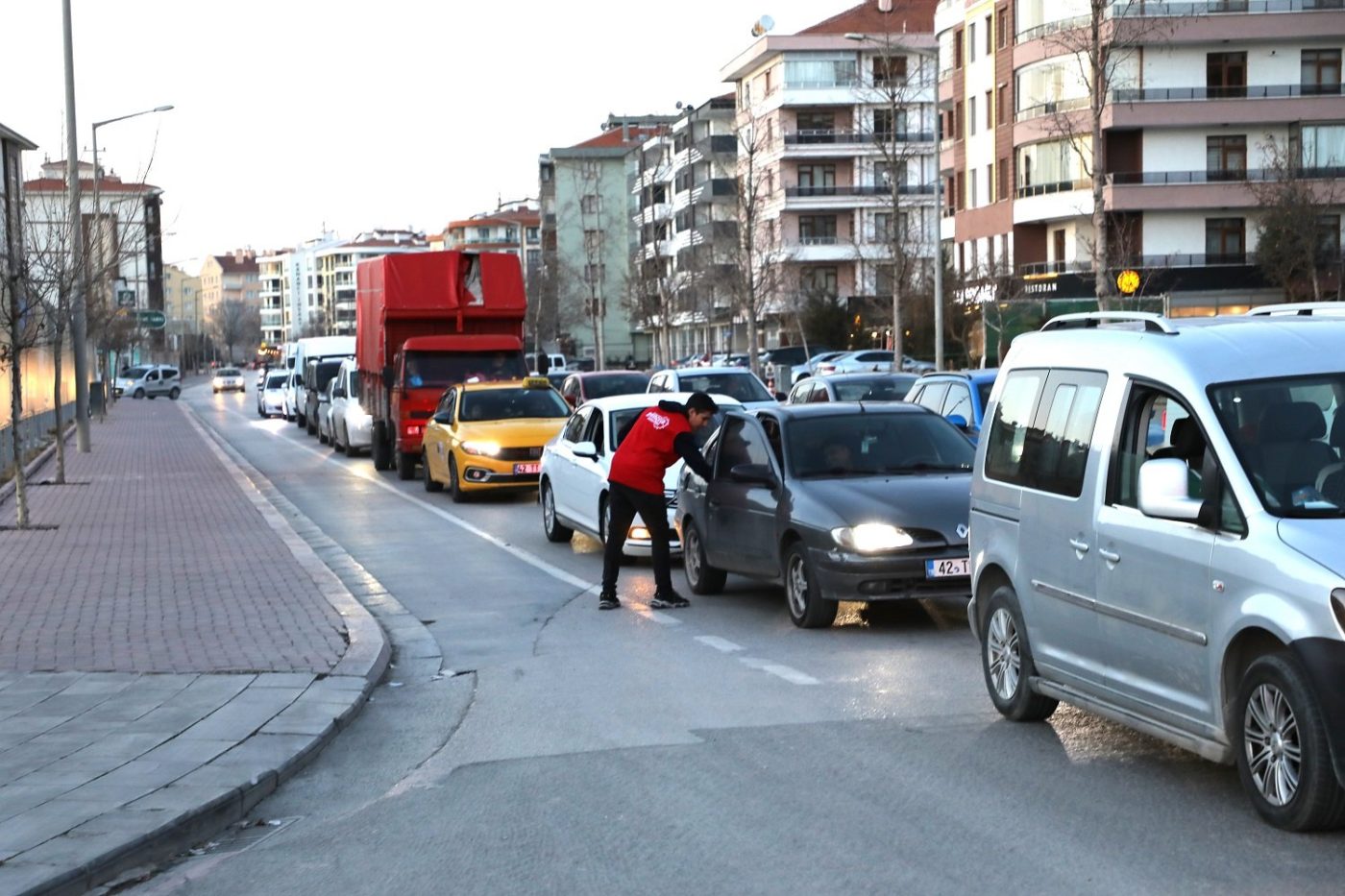 Karataylı Gençler İftara Yetişemeyenleri Yalnız Bırakmadı