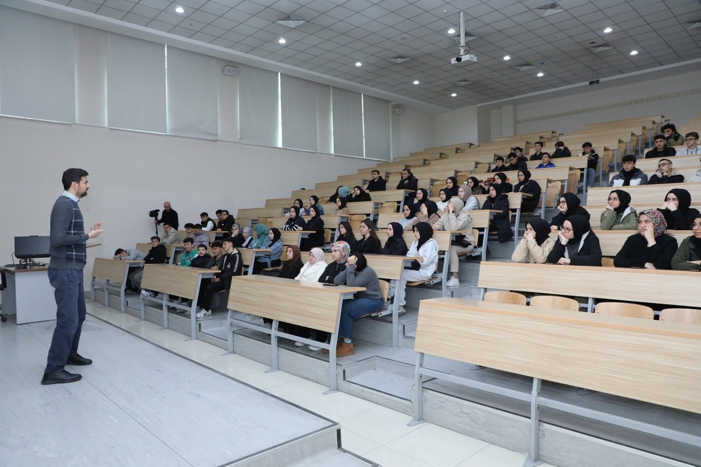 Karatay Gençlik Meclisi Öğrencilerin Yanında Lise Öğrencileri Üniversite Deneyimi Yaşadı