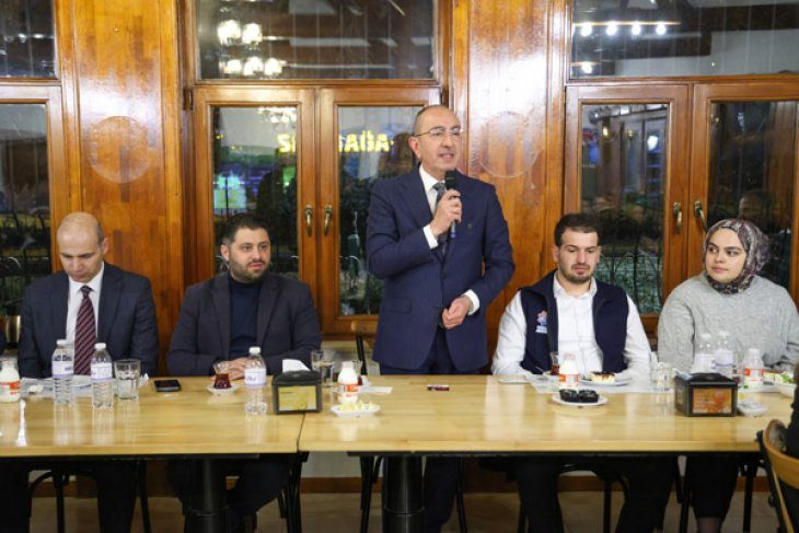 Meram Gençliği İle iftarda buluşan