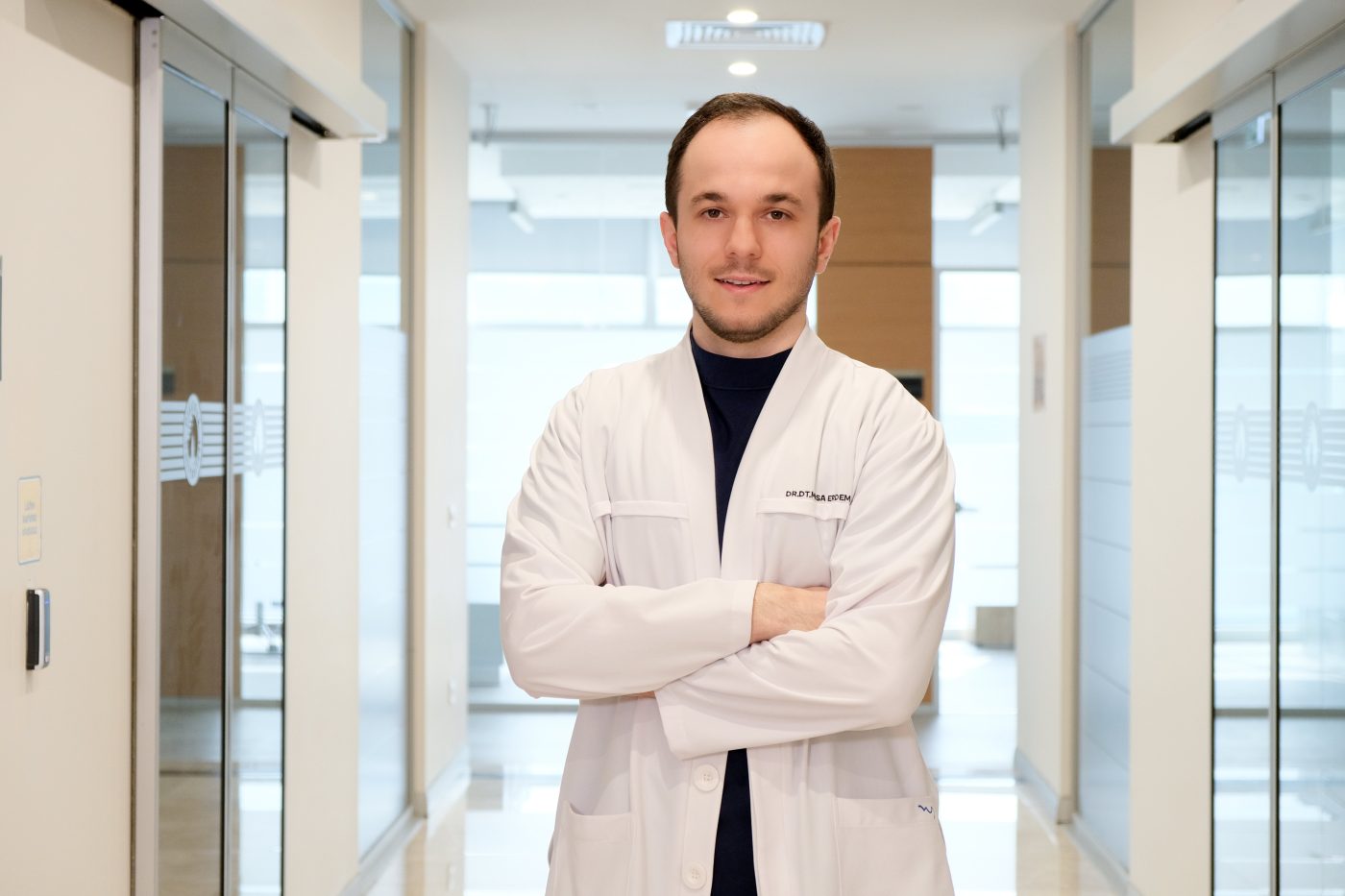 Üst çenedeki kemik yetersizliklerinde zigomatik implant çözüm olabilir!