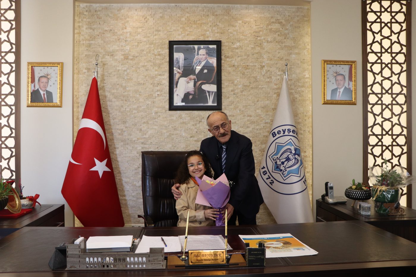 Başkanlık Koltuğu Bir Günlüğüne Elmira’ya Emanet