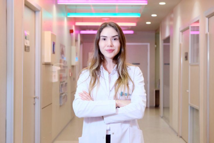 ‘mış gibi’ gülmek bile yetiyor…