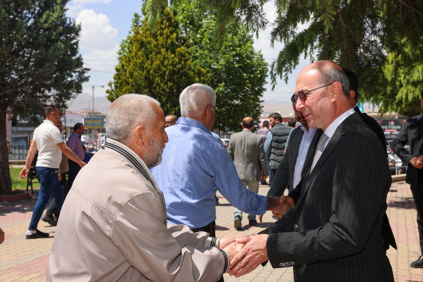 Gönüllere Dokunuyor