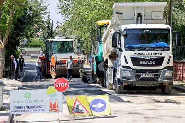 Başkan Kavuş, Meram’ın Yoğun Asfalt Mesaisini Denetledi