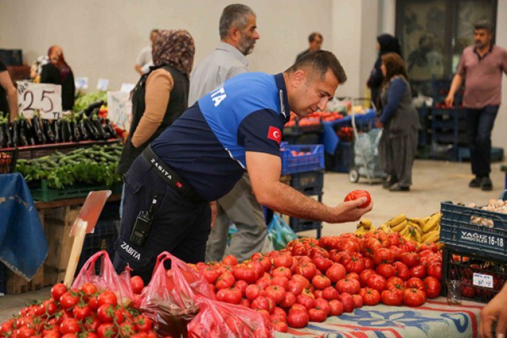 Meram Zabıtasından Pazar Ve Marketlere Sıkı Takip