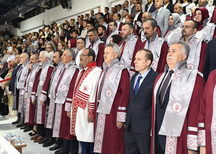 KTÜN Mühendislik ve Doğa Bilimleri Fakültesi’nde Mezuniyet Coşkusu
