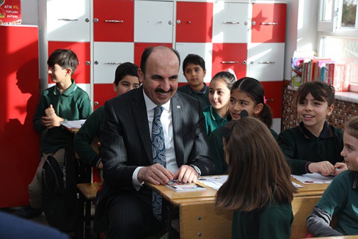 Başkan Altay Karne Heyecanı Yaşayan Öğrencileri Tebrik Etti