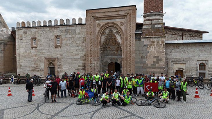 Bisikletseverler Tarihi Rotada Pedal Çevirdi