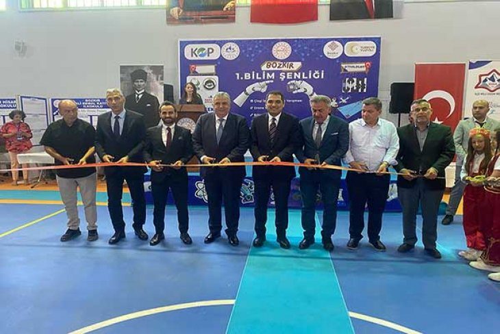 Bozkır'da Bilim Şöleni Başladı: Geleceğin Bilim İnsanları Sahneye Çıktı