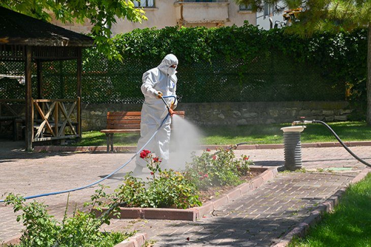 Selçuklu Belediyesi Yeşil Alan İlaçlamalarını