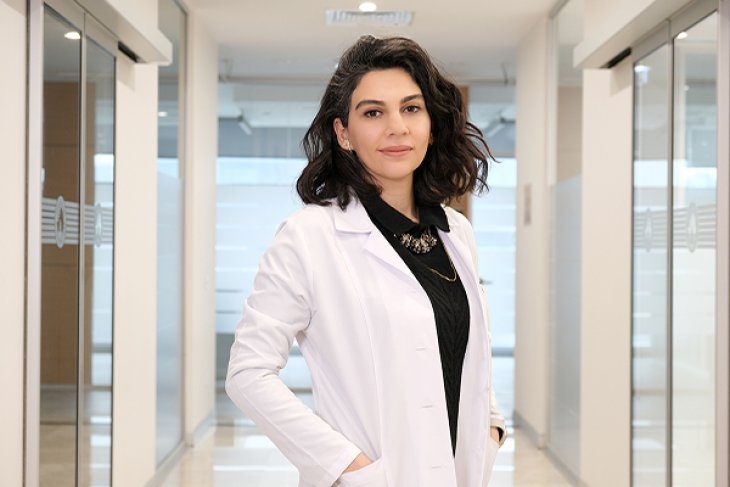 Regl, Gebelik, Menopoz... Diş Etleri Bu Süreçlerden Etkileniyor!