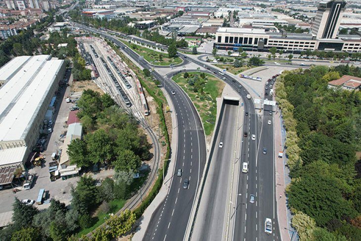 Konya Büyükşehir Ahmet Yesevi Caddesi Ve Sakarya Kavşağı’nda Yol Kalitesini Yükseltti