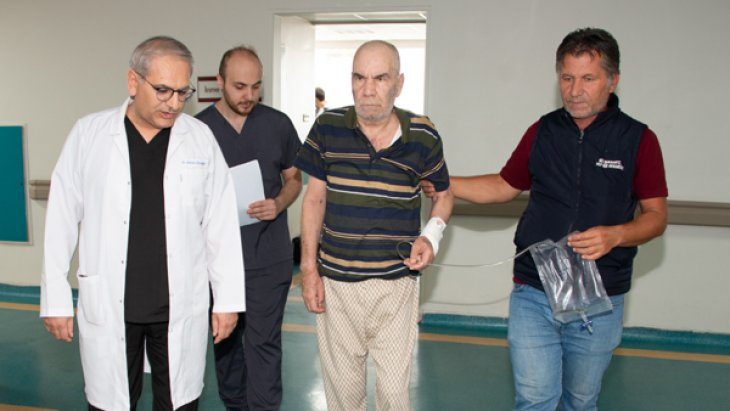 Şah damarları tıkalıydı, Selçuk Tıp’ta sağlığına kavuştu