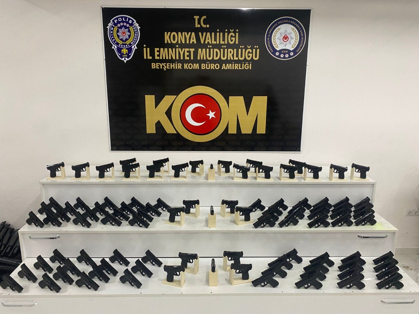 Konya’da Silah Kaçakçiliğina Büyük Darbe: Yüzlerce Silah ve Parça Ele Geçirildi