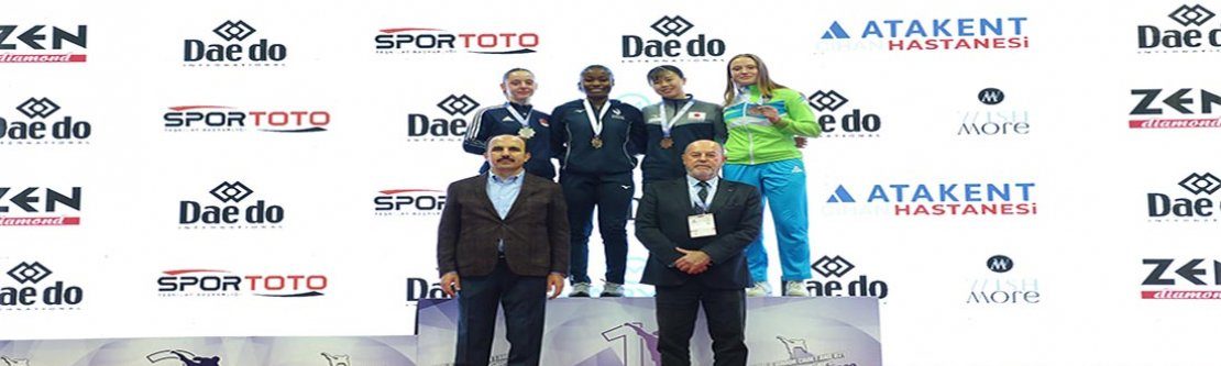 Başkan Altay Karate Şampiyonasında Dereceye Giren Sporculara Madalyalarını Verdi