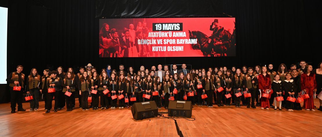 Selçuklu Sanat Akademisi Çocuk Korosu Cem Karaca Şarkılarını Seslendirdi