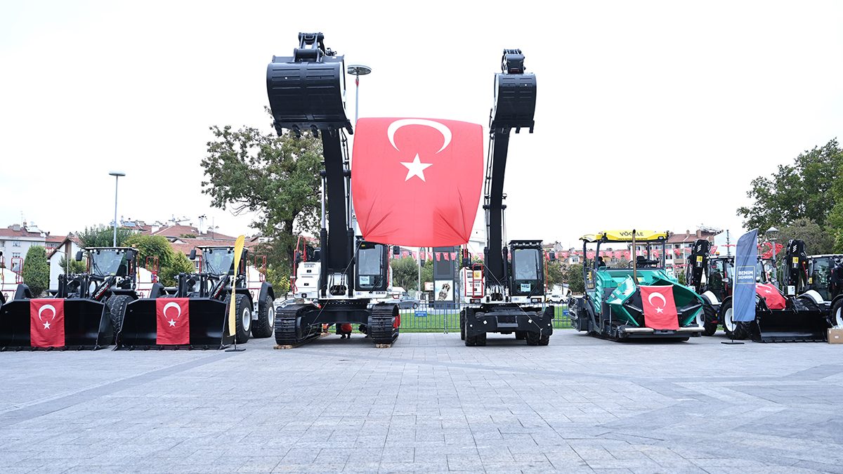 BAŞKAN ALTAY: “419 MİLYON LİRA BEDELLE ŞEHRİMİZE KAZANDIRDIĞIMIZ 54 YENİ ARAÇ HAYIRLI OLSUN”