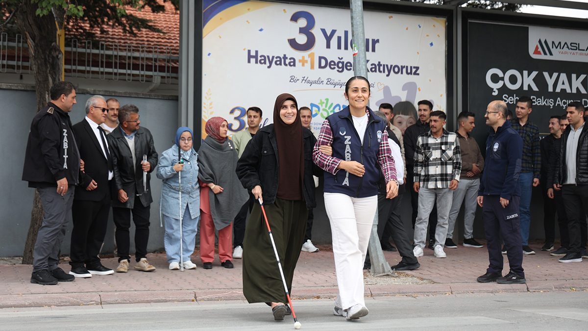 GÖREVE YENİ BAŞLAYAN ZABITA PERSONELİNE GÖRME ENGELLİ BİREYLERDEN FARKINDALIK EĞİTİMİ