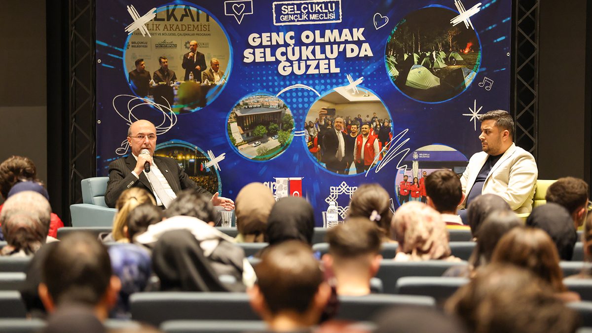 BAŞKAN PEKYATIRMACI GENÇLİK BULUŞMASI’NDA ÜNİVERSİTELİ GENÇLERLE BİR ARAYA GELDİ