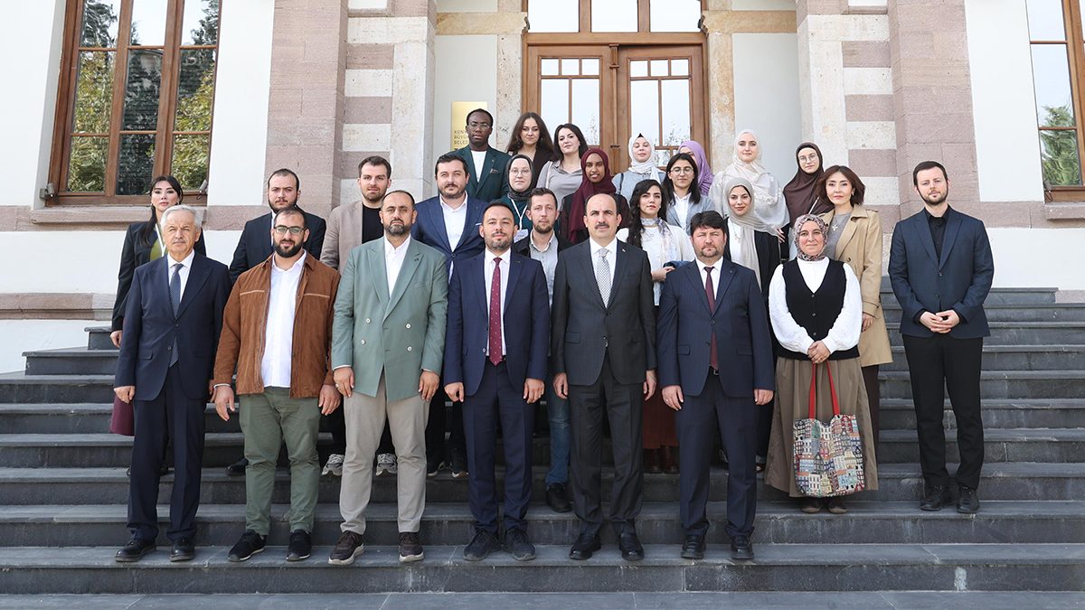 5. ULUSLARARASI GENÇ YAZARLAR BULUŞMASI İÇİN KONYA’DA BULUNAN YAZARLAR BAŞKAN ALTAY‘I ZİYARET ETTİ