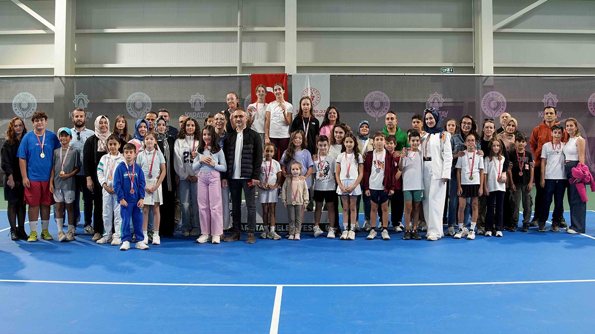 KARATAY’IN GENÇ RAKETLERİ KORTLARDA YETENEKLERİNİ SERGİLEDİ